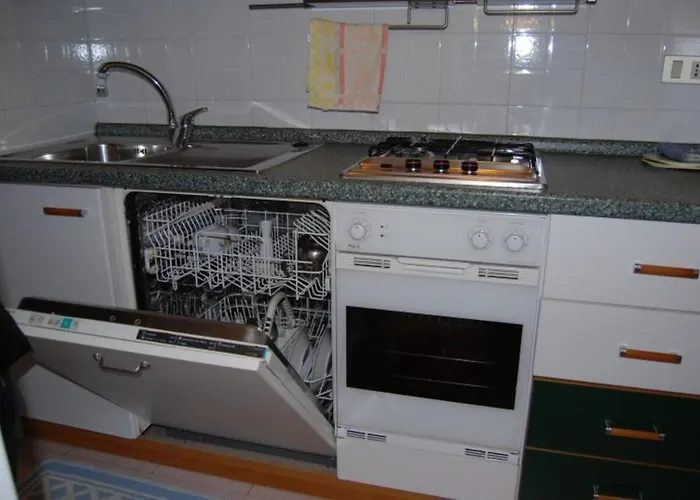 公寓 Relaxing With Garden And Pool 比比翁