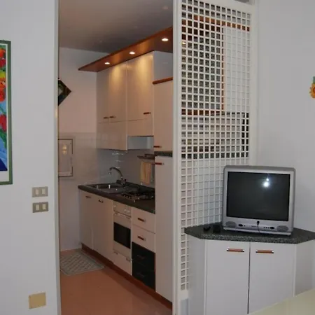 Relaxing With Garden And Pool Lägenhet