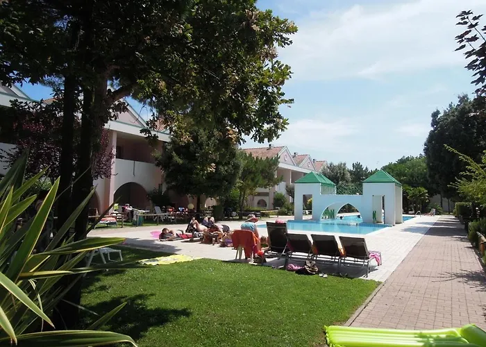 Relaxing With Garden And Pool *